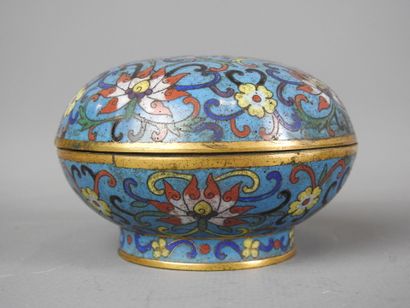 CHINA: Circular covered box in cloisonné...