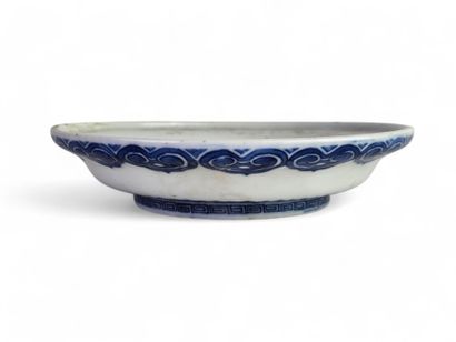 CHINA, 19th century.
Flared circular dish...