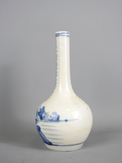 CHINE : Vase de forme double gourde en porcelaine...