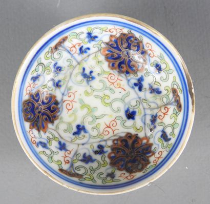 CHINA: Porcelain sorbet decorated with polychrome...