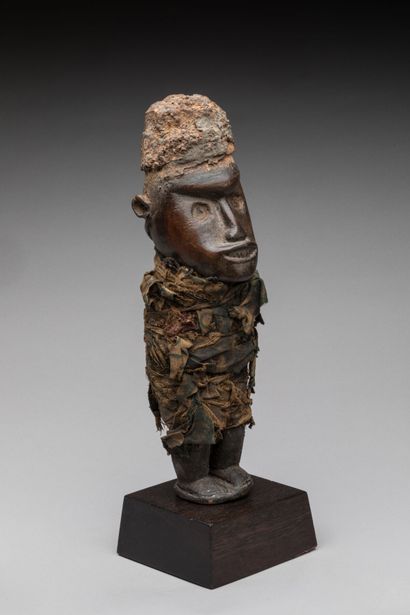 YOMBE, République Démocratique du Congo.
Bois,...