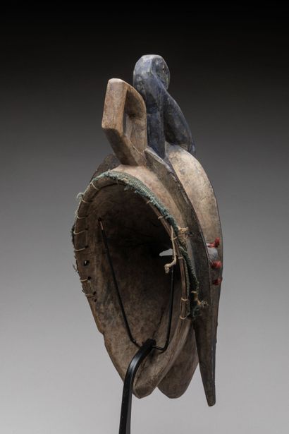 BOZO, Mali.
Hardwood, pigments, fabric, buttons.
Dance...