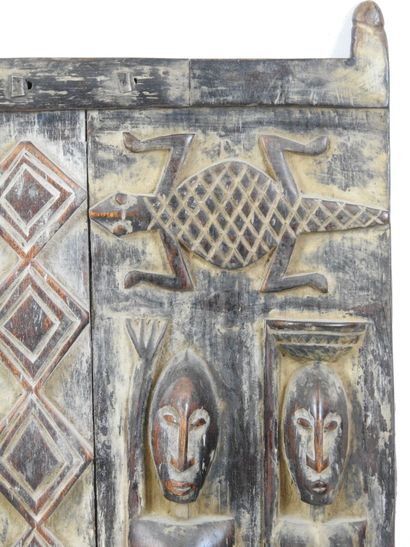 DOGON - MALI : Volet de case en bois sculpté...