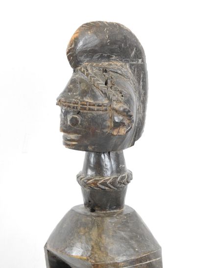 MUMUYE - Nigeria : Bois patine brune. Statue...