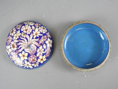 CHINA: Two circular covered boxes in cloisonné...