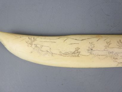 ART INUIT : long couteau en os de renne à...