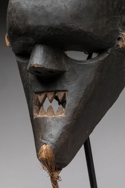 SALAMPASU, République Démocratique du Congo.
Bois...