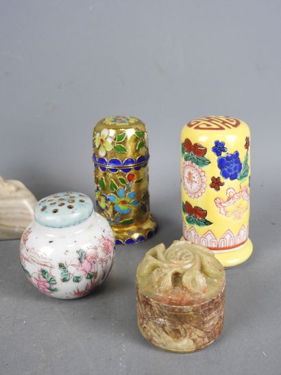 CHINA.
Large lot of snuff bottles, small...