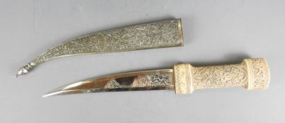 Oriental sword, engraved iron blade, silver-plated...