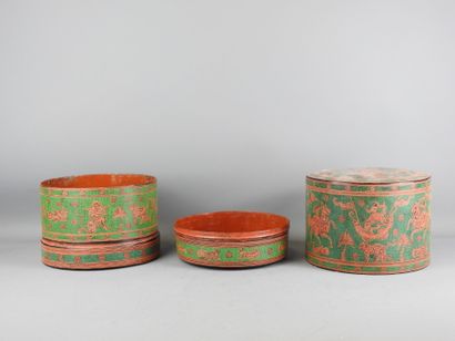BIRMANIA: Lacquered bamboo betel box decorated...