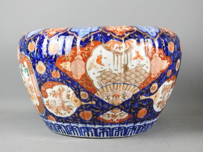 JAPON : Grand cache-pot de forme balustre...