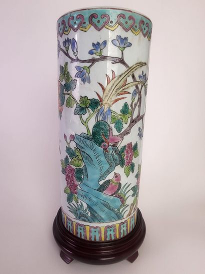CHINA, 20th century.
Polychrome porcelain...
