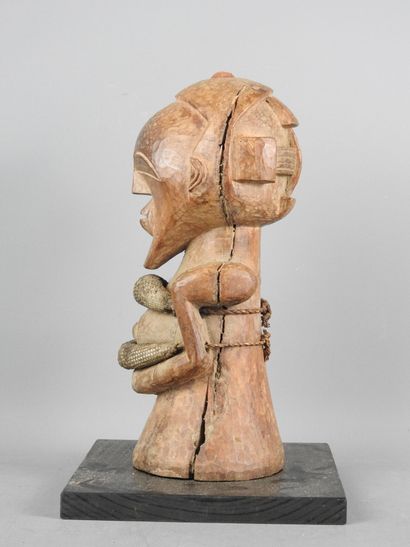SONGYE - DRC : Hard wood with two magical...