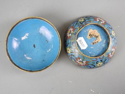 CHINA: Circular covered box in cloisonné...