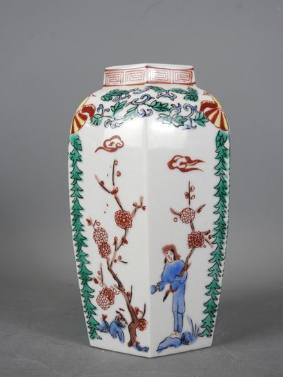 JAPAN: Porcelain ball vase decorated with...