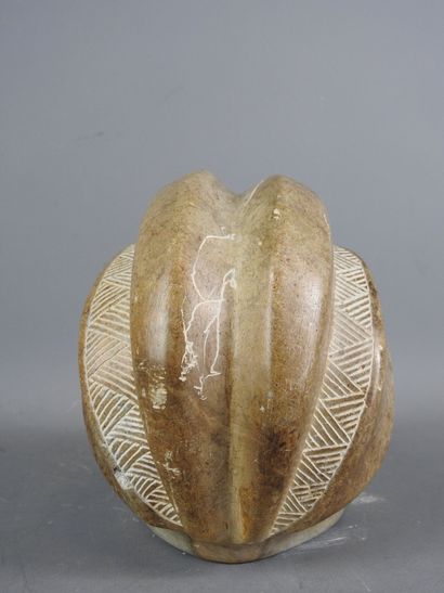 GABON, Ngounié region.
Imposing head in steatite...