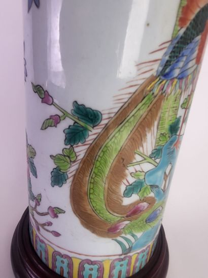 CHINA, 20th century.
Polychrome porcelain...