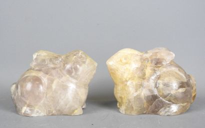 CHINA: Two rabbits in hard stone. H. 7 and...