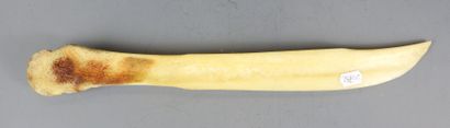 ART INUIT : long couteau en os de renne à...
