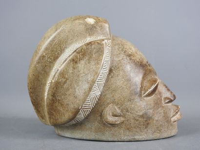 GABON, Ngounié region.
Imposing head in steatite...