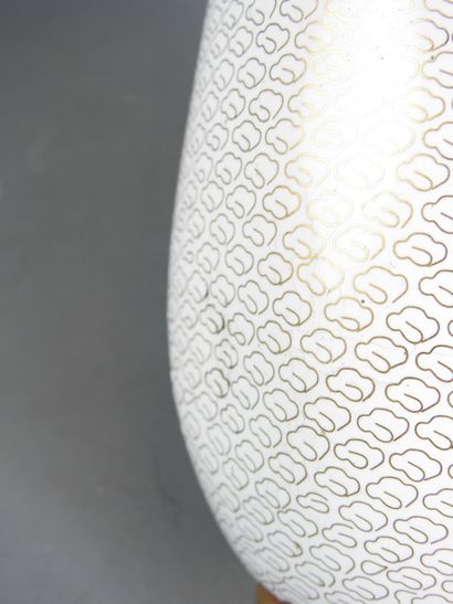 JAPON : Vase en émaux cloisonnés à décor...