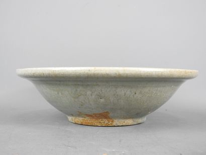 CHINA: Hollow dish in celadon stoneware,...