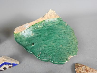 ISLAMIC ART.
Large lot of ceramic fragments...