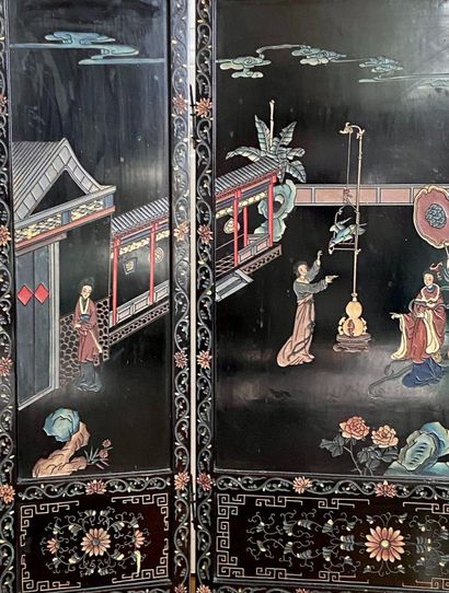 Paravent à trois feuilles en laque de Chine...