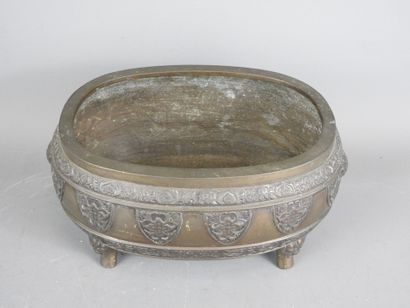 SOUTHEAST ASIA: Bronze table planter decorated...