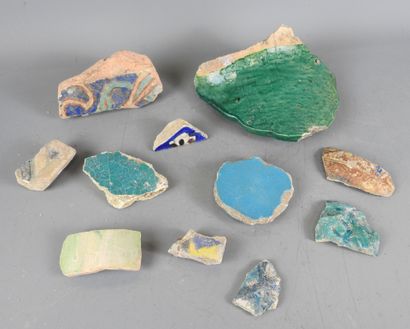 ISLAMIC ART.
Large lot of ceramic fragments...