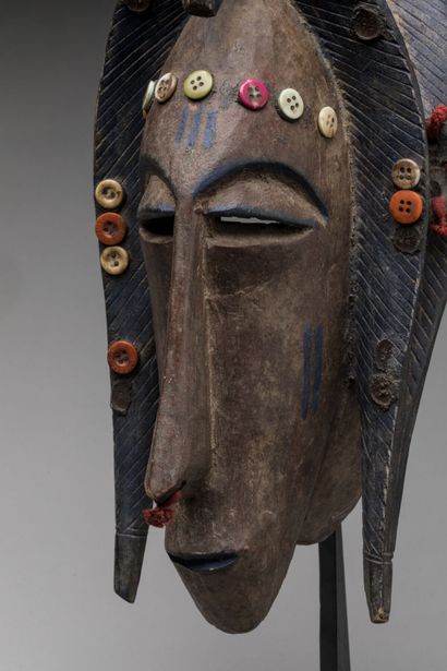 BOZO, Mali.
Hardwood, pigments, fabric, buttons.
Dance...