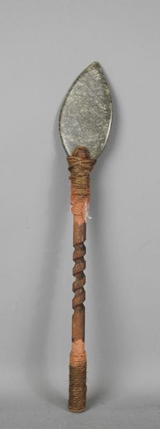 NOUVELLE CALEDONIE : Petite lance ou flèche...