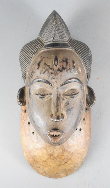 Gouro - Ivory Coast : Hard wood, traces of...