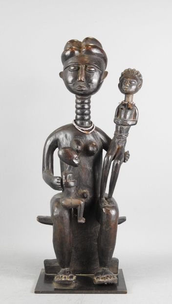 FANTI GHANA : Bois dur, patine noire. Superbe...