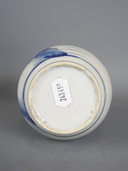 CHINE : Vase de forme double gourde en porcelaine...