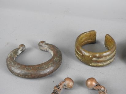 Afrique de l'Ouest : Lot composé de 9 bracelets...