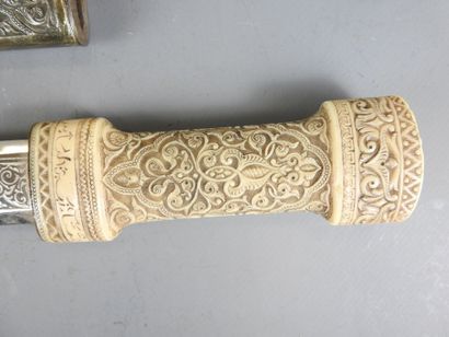 Oriental sword, engraved iron blade, silver-plated...