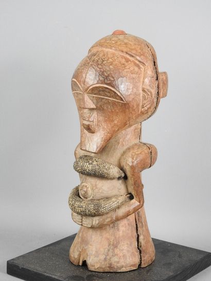 SONGYE - DRC : Hard wood with two magical...