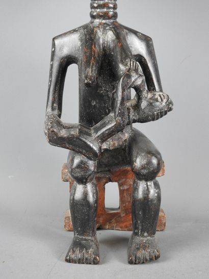 Ashanti - Ghana : Statue de maternité représentant...