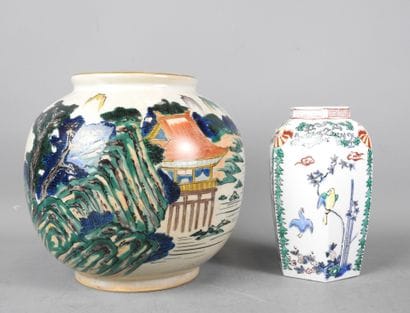 JAPAN: Porcelain ball vase decorated with...