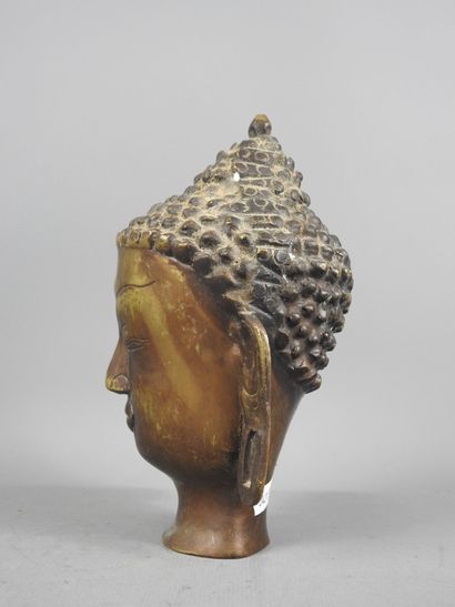 THAILANDE ou LAOS : Tête de Bouddha en bronze...