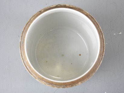 CHINA - Canton: Porcelain cylindrical covered...