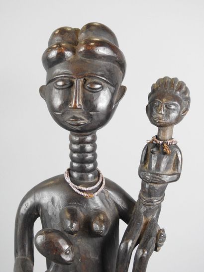 FANTI GHANA : Bois dur, patine noire. Superbe...