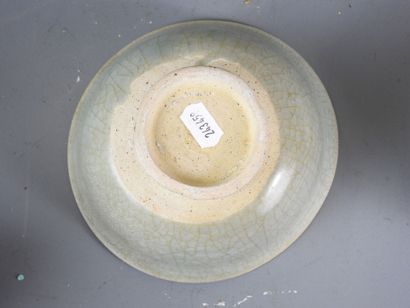 CHINA: Bowl on heel in celadon cracked porcelain...