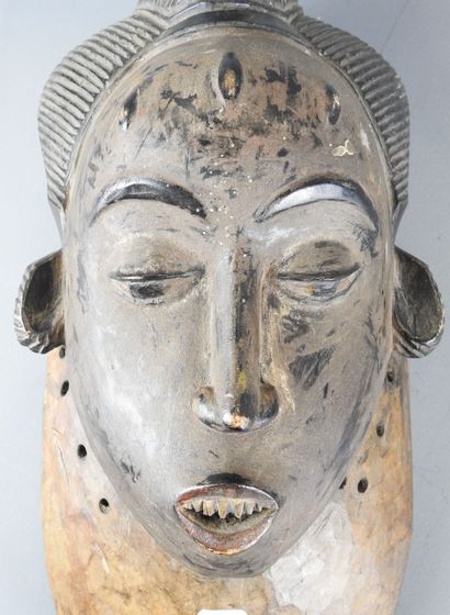 Gouro - Ivory Coast : Hard wood, traces of...