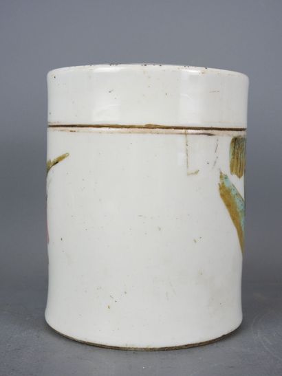 CHINA - Canton: Porcelain cylindrical covered...