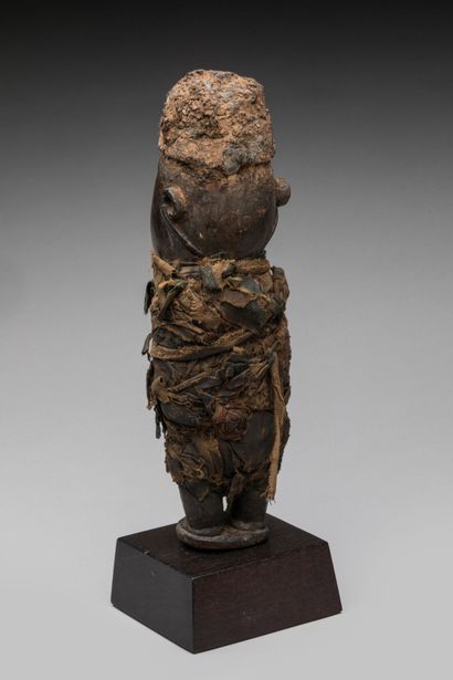 YOMBE, République Démocratique du Congo.
Bois,...