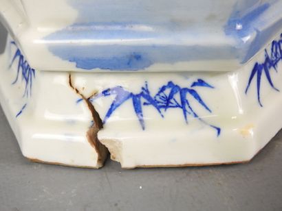CHINE : Vase en porcelaine blanc bleu de...
