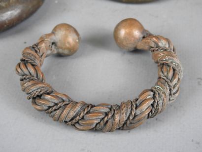 Afrique de l'Ouest : Lot composé de 9 bracelets...