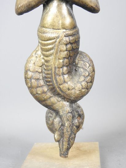 INDE : Statue Naga Kanya en bronze à patine...